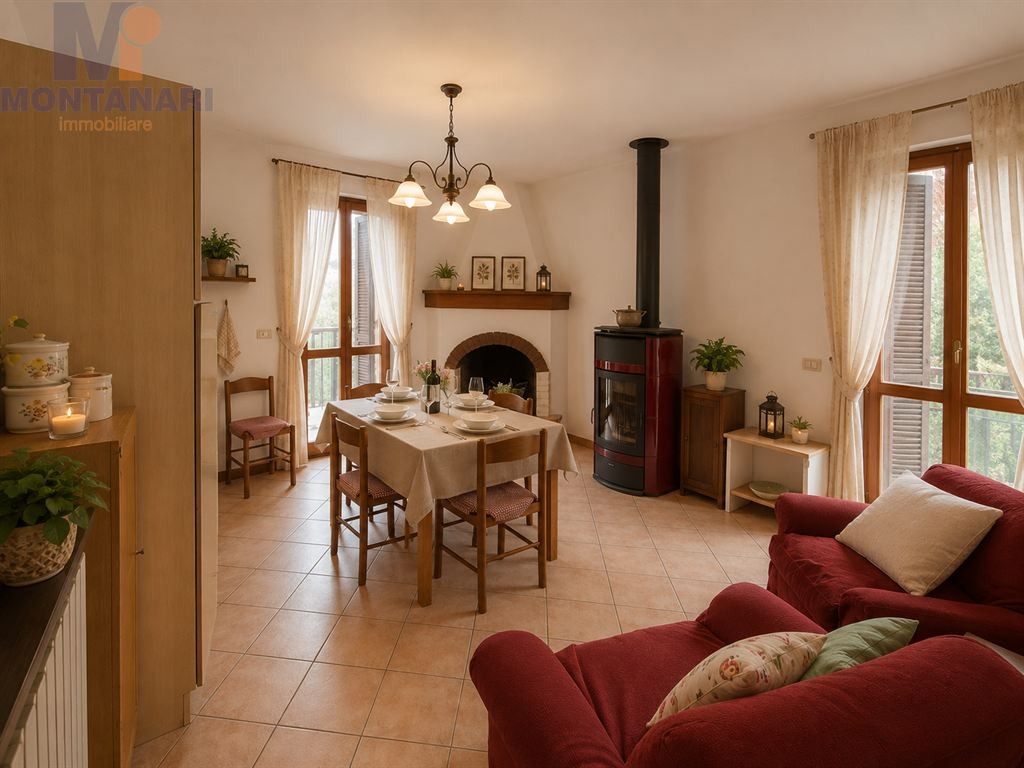 Umbria Foligno Fraz. Scopoli appartamento con garage in vendita