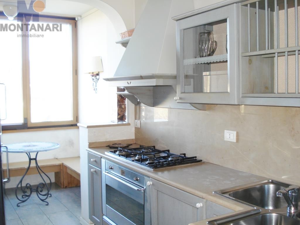 Foligno vendesi appartamento con garage traversa Via dei Trinci